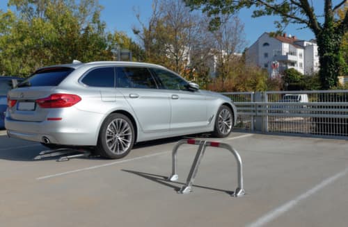 Barrière de parking rabattable SESAM, hauteur 455 mm, à cheviller